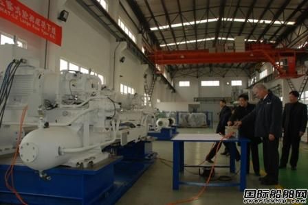 中船綠洲首臺大型柱塞式舵機下線
