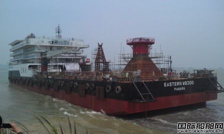 友聯(lián)船廠300客位居住駁船下水