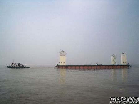 南洋船舶88米半潛駁船交付