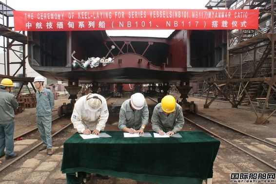 河船重工兩艘挖泥船NB101、117搭載