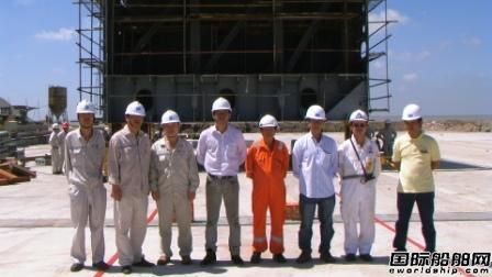 宏強(qiáng)重工一艘壓載駁鋪龍骨