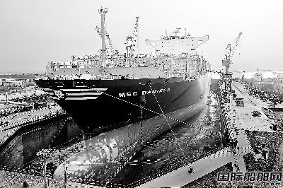 華東船廠“MSC丹妮拉”輪進(jìn)廠