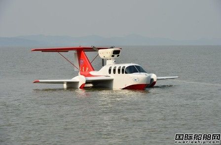 國產(chǎn)首艘沿海地效翼船太湖試飛