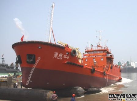 東紅船業(yè)“福煉808”浮油回收船下水