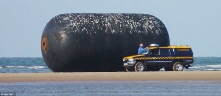 英國海灘驚現(xiàn)“擱淺”神秘船舶氣囊