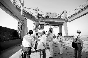 國內(nèi)內(nèi)河首艘長江拋石工作船通過鑒定