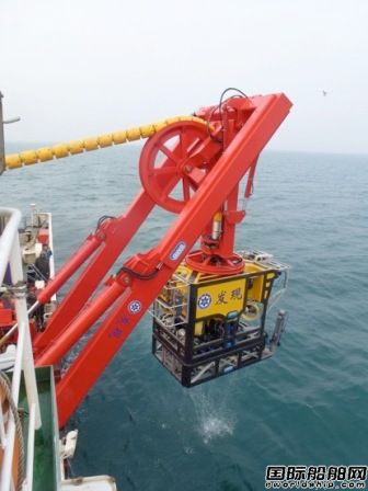 “科學(xué)”號ROV首次深海下潛  
