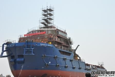 宏強(qiáng)重工70.5m海工支持船下水