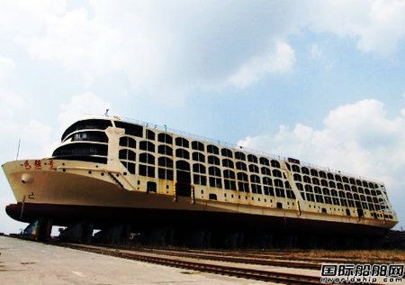 東風(fēng)船舶一艘800車位滾裝船下水