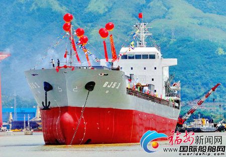 恒生重工一艘散裝水泥運(yùn)輸船下水