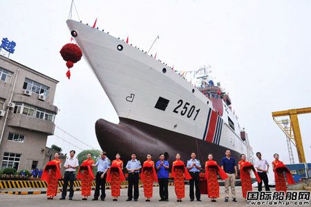 武船重工首艘5000噸級(jí)海警船下水