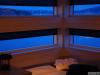 4、S船上旅館Salt&Sill (瑞典Kladesholmen島) 這是瑞典第一家浮動酒店，位于斯卡格拉克海峽。準(zhǔn)確來說，酒店并不是一艘船，而是由浮動平臺上的6幢建筑物組成的。酒店內(nèi)的一些客房設(shè)有梯子，你可以坐在梯子上嬉水。酒店旁邊還�？恐凰译p體船，你可以在里面享受浮動桑拿浴。另外，你也可以去酒店的天臺上曬曬日光浴。