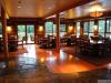 7、國王小屋（King Pacific Lodge）（加拿大公主島） “國王小屋”酒店建在一艘長100英尺的廢棄的美國海軍駁船之上，所以你必須乘坐各種水上交通工具才能到達(dá)酒店，比如說，乘坐水上飛機(jī)。（比如水上飛機(jī)）當(dāng)你到達(dá)酒店時，你可以近距離地接觸到島上的大灰熊雨林區(qū)，給你一種（收獲）前所未有的體驗(yàn)；另外，你也可以坐在酒店環(huán)繞式的甲板上欣賞周圍的美景。