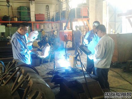 唐山開元造船業(yè)推出焊接機(jī)器人