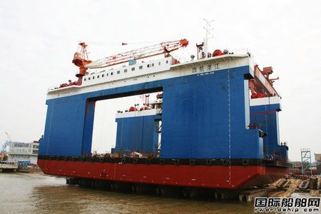 航通船業(yè)1艘4500噸半潛駁船下水