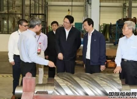 胡問(wèn)鳴調(diào)研中船重工上海地區(qū)研究所 
