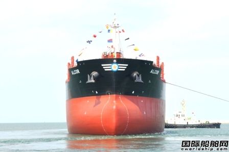 中航威海船廠一艘37650噸散貨船下水