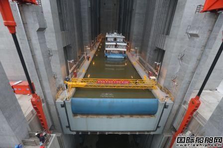 武船建造三峽升船機(jī)實(shí)船試驗(yàn)成功