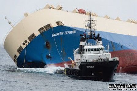 “Modern Express”號(hào)開(kāi)始牽引工作