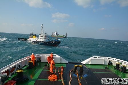 “東海救116”輪在臺灣海峽救助失控漂航外輪