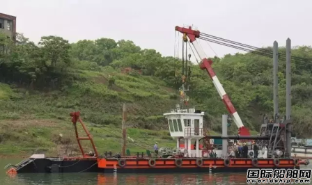 東港船舶援烏項(xiàng)目首制船順利下水