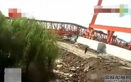 通寶船舶行車倒塌兩名工人當(dāng)場身亡