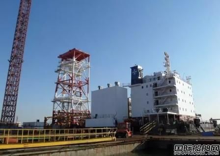 中交天和深層水泥攪拌船樁架成功封頂