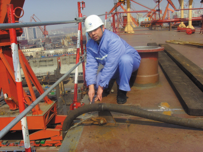 王鵬：自創(chuàng)造船工法為大型油輪建造“提速”
