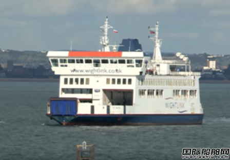 一艘車客渡船在英國(guó)懷特島附近起火