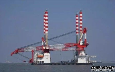 鑫弘重工“三航風(fēng)華”號(hào)風(fēng)電安裝船進(jìn)塢