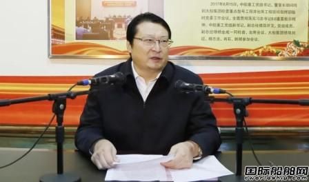 胡問鳴在首艘國產(chǎn)航母工程現(xiàn)場做宣講