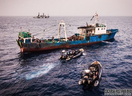 一艘中國漁船非法捕撈遭利比里亞扣留