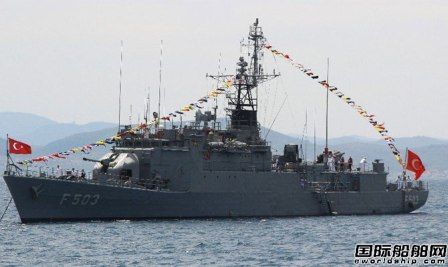 土耳其海軍一艘巡洋艦起火