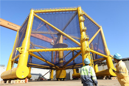 武船建造世界最大我國首座“深海漁場”下水