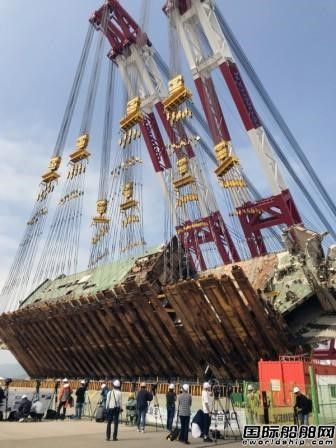 “世越”號(hào)被扶正！左舷時(shí)隔4年后重見天日