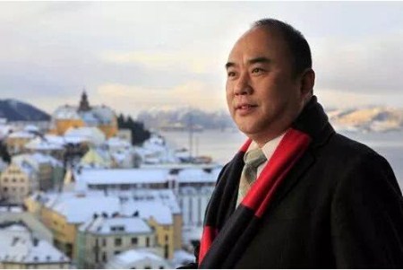 “船王”燈火下樓臺，賤賣南鑼鼓巷四合院