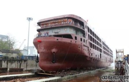 江東船廠一艘800車位汽車滾裝船順利下水