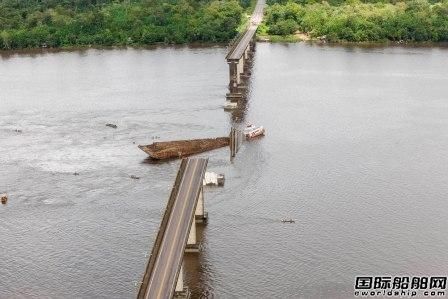 巴西渡船撞橋坍塌5人失蹤2車墜河