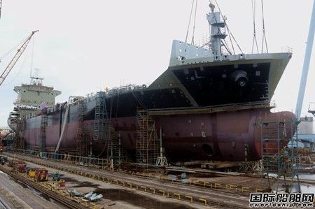 廣東中遠海運重工一艘1750TEU船完成主船體成型