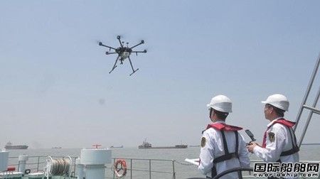 浦東海事局無人機(jī)查獲國內(nèi)首起在航船燃油硫超標(biāo)案件