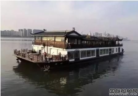 錢航船舶交付錢塘江流域最大電動雙體仿古游船