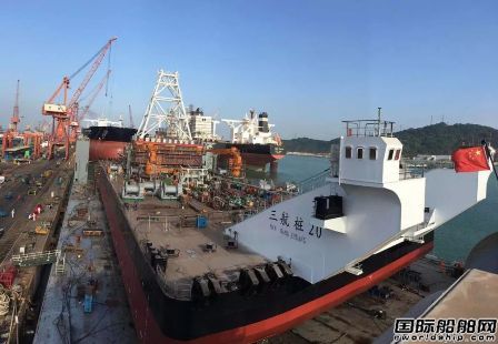 招商工業(yè)建造全球最大打樁船下水