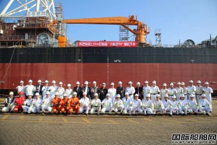 招商工業(yè)建造全球最大打樁船下水