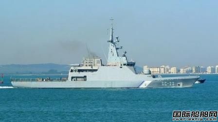 這艘探險郵輪果然厲害！竟然撞沉一艘巡邏艦