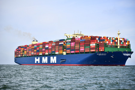世界最大集裝箱船“HMM Algeciras”輪掛靠鹿特丹港