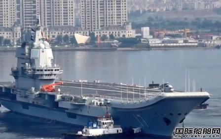 首艘國產(chǎn)航母山東艦離開船廠出海展開訓(xùn)練