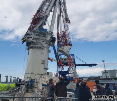 全球最大風(fēng)電安裝船啟動(dòng)起重機(jī)“斷臂”維修工程