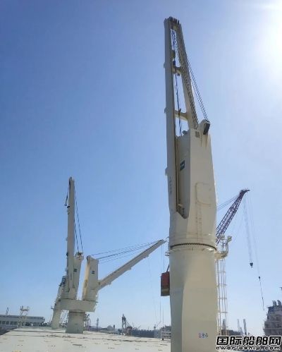 華南船機(jī)新簽8船套共32臺重型船用起重機(jī)訂單