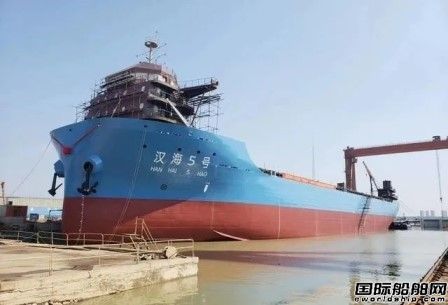 理工光大造船建造江海直達1140箱船示范船試航