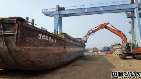 揚州首批4艘單殼油船開始拆解